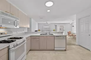 17436 SE 81st Newberry Ct, The Villages, FL 32162 - Photo 9
