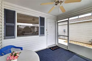 17436 SE 81st Newberry Ct, The Villages, FL 32162 - Photo 5