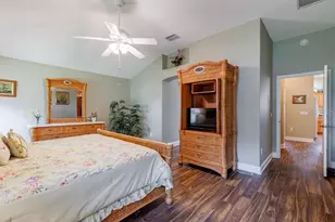 877 Winifred Way, The Villages, FL 32162 - Photo 15