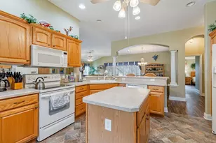 877 Winifred Way, The Villages, FL 32162 - Photo 7