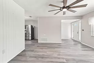 35505 Crescent Dr, Fruitland Park, FL 34731 - Photo 9