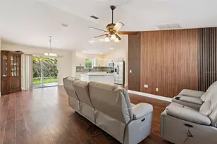 1575 Hollyberry Pl, The Villages, FL 32162 - Photo 9