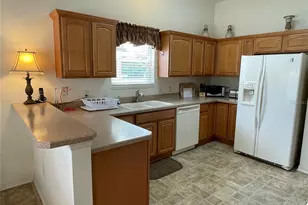 641 Stratford Ln, The Villages, FL 32162 - Photo 3