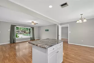 27638 Lisa Dr, Tavares, FL 32778 - Photo 13