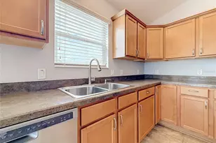 2565 Lindewood St, The Villages, FL 32163 - Photo 17