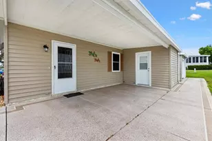 1534 Hillcrest Dr, The Villages, FL 32159 - Photo 3