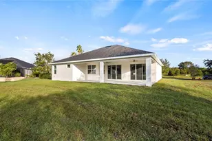 577 Dowling Cir, Lady Lake, FL 32159 - Photo 17