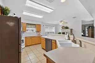 751 Old Oaks Ln, Leesburg, FL 34748 - Photo 15