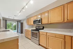 112 E Gardenia St, Howey in the Hills, FL 34737 - Photo 9