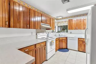 1214 W Crooked Lake Pl, Eustis, FL 32726 - Photo 5