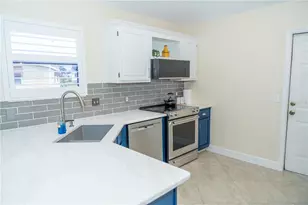 714 Bay Hill Ct, Lady Lake, FL 32159 - Photo 3