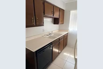 1100 E Caroline Street #119, Tavares, FL 32778 - Photo 5