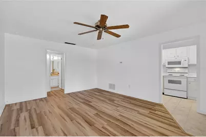 200 E 10th Avenue #8, Mount Dora, FL 32757 - Photo 5