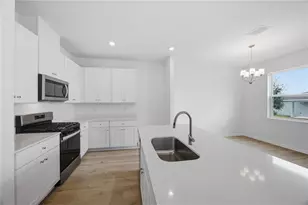 6205 Sanders Grove Cir, Okahumpka, FL 34762 - Photo 7