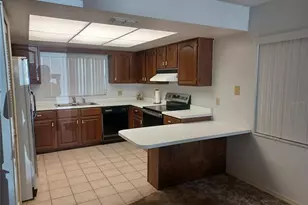 805 Velma Ct, Tavares, FL 32778 - Photo 9