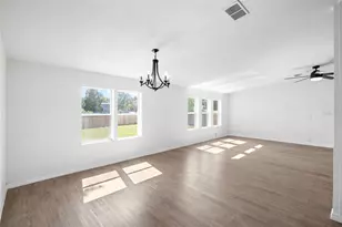 8531 Semmes St, Zephyrhills, FL 33540 - Photo 9