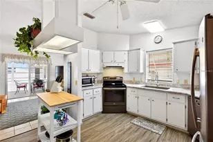 932 Chula Ct, Lady Lake, FL 32159 - Photo 3