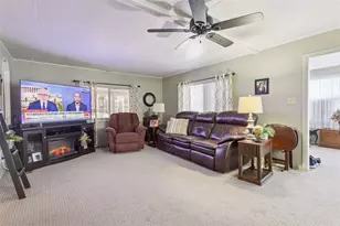 137 Jacaranda Dr, Leesburg, FL 34748 - Photo 9