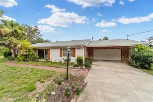 35237 Mulholland Dr, Fruitland Park, FL 34731 - Photo 11