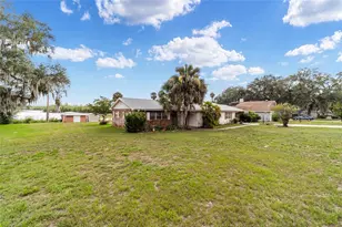 35237 Mulholland Dr, Fruitland Park, FL 34731 - Photo 3