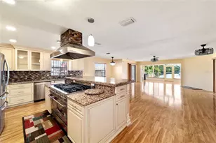 5330 King's Ct, Fruitland Park, FL 34731 - Photo 13
