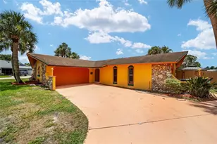 5330 King's Ct, Fruitland Park, FL 34731 - Photo 7