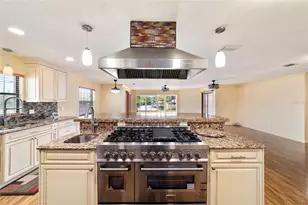 5330 King's Ct, Fruitland Park, FL 34731 - Photo 15