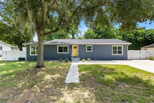 602 Gray Ave, Wildwood, FL 34785 - Photo 1