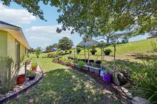 76 Fairway Cir, Umatilla, FL 32784 - Photo 11