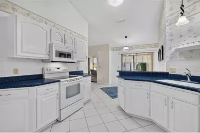 811 Miranda Way, The Villages, FL 32159 - Photo 9