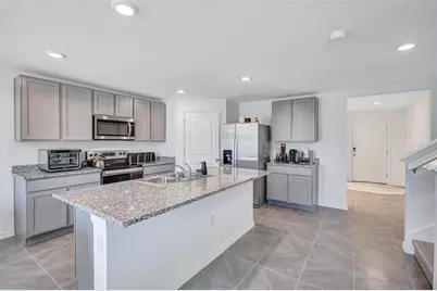 7601 Rosewood Garden Loop, Tampa, FL 33637 - Photo 9