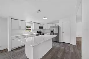 225 Skyline Dr, Lady Lake, FL 32159 - Photo 7