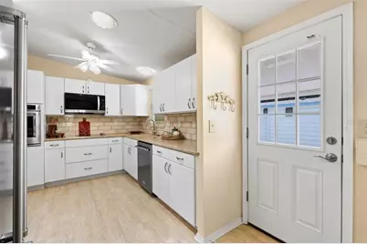 1726 Hilton Head Boulevard, Lady Lake, FL 32159 - Photo 5