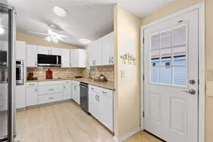 1726 Hilton Head Blvd, Lady Lake, FL 32159 - Photo 5