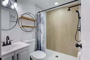 5000 43rd Ave N, Saint Petersburg, FL 33709 - Photo 13