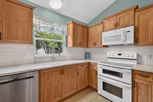 1911 Del Norte Dr, The Villages, FL 32159 - Photo 7