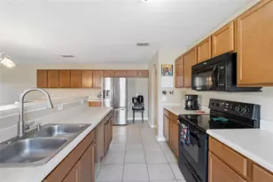 516 Cadiz Dr, Groveland, FL 34736 - Photo 11