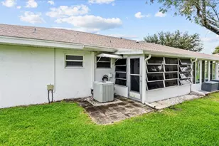 127 Lakes End Dr, Fort Pierce, FL 34982 - Photo 5