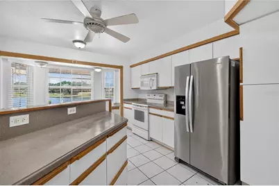 302 E Mirror Lake Drive, Fruitland Park, FL 34731 - Photo 9