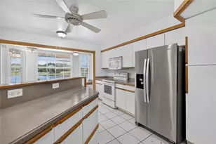 302 E Mirror Lake Dr, Fruitland Park, FL 34731 - Photo 9