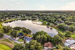 302 E Mirror Lake Dr, Fruitland Park, FL 34731 - Photo 3