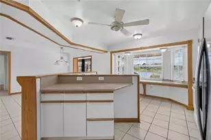 302 E Mirror Lake Dr, Fruitland Park, FL 34731 - Photo 11