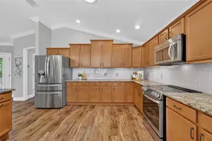 562 Avecilla Dr, The Villages, FL 32162 - Photo 9