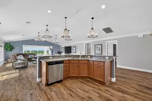 562 Avecilla Dr, The Villages, FL 32162 - Photo 11