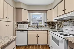 31929 Elizabeth Ln, Tavares, FL 32778 - Photo 17