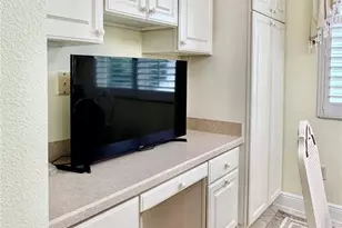 646 Murphys Estate Dr, The Villages, FL 32162 - Photo 9