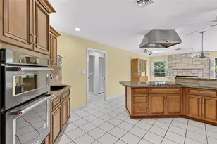 2085 Sussex Dr, Mount Dora, FL 32757 - Photo 15