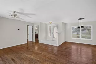 2085 Sussex Dr, Mount Dora, FL 32757 - Photo 13