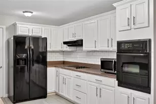 610 W Maud St, Tavares, FL 32778 - Photo 5