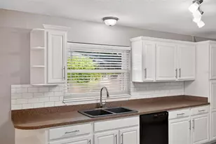 610 W Maud St, Tavares, FL 32778 - Photo 9